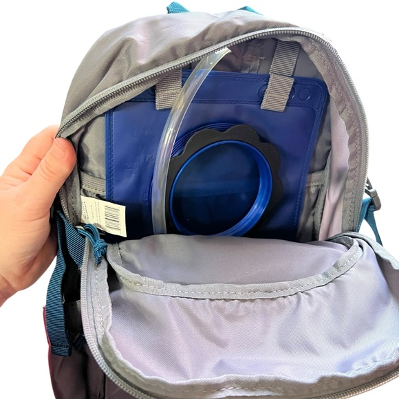 Ozark Trail Hydration Backpack Gray 72 oz - Picture 9 of 12